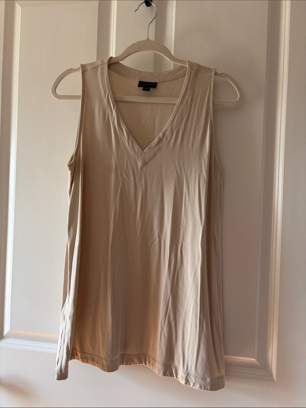 Relaxed JJill Wearever V-Neck Sleeveless Top - Beige Medium Petite